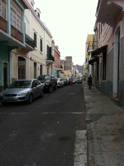 Une rue typique de Mindelo
