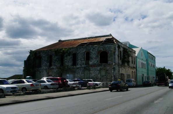 Édifice en ruine, comme on en trouve pas mal à la Barbade.  Dommage, car souvent ce sont de belles bâtisses.